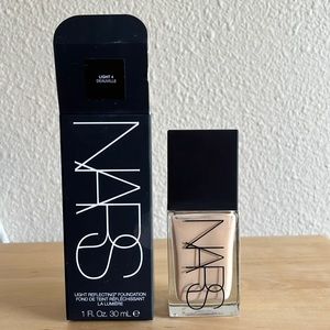 NARS Light Reflecting Foundation Deauville